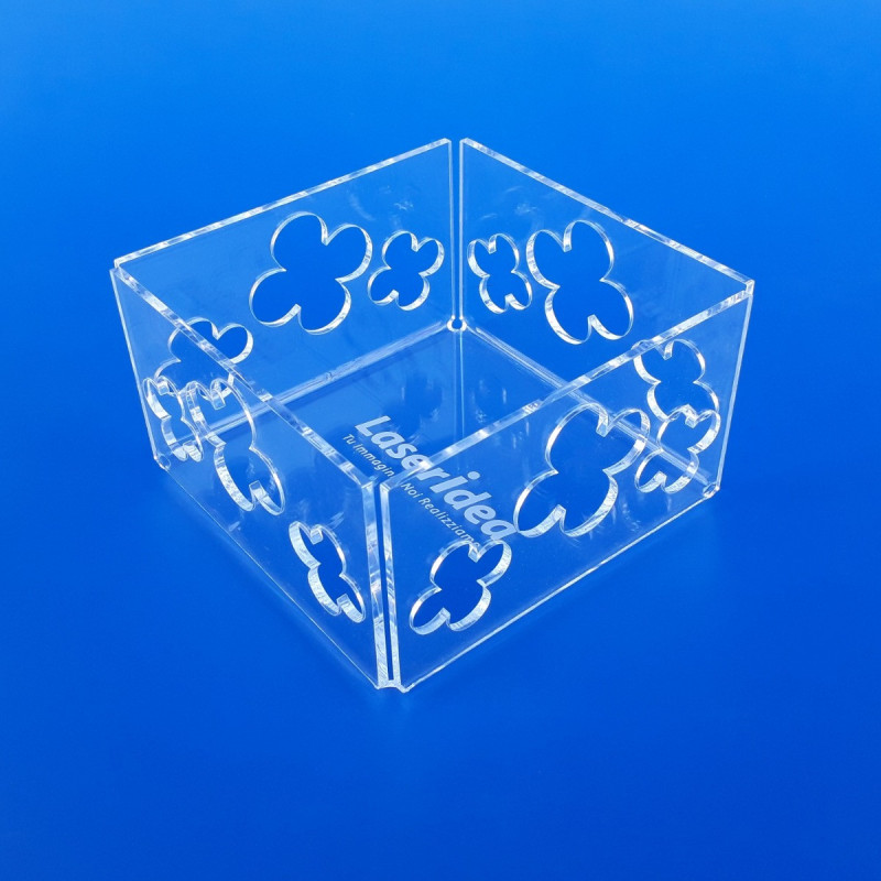 Portatovaglioli con intagli in plexiglass