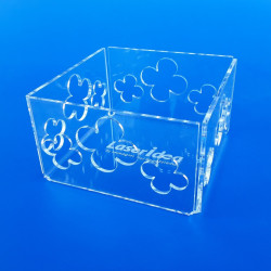 Portatovaglioli con intagli in plexiglass