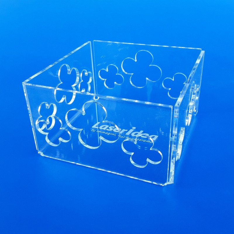 Portatovaglioli con intagli in plexiglass