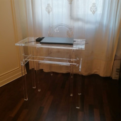 Tavolo in plexiglass per ufficio o camera su misura