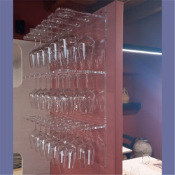 Porta calici in plexiglass da parete con fori per il fissaggio