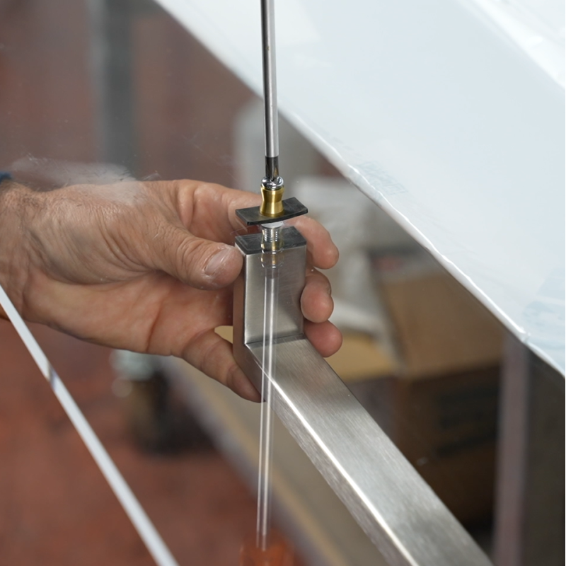 Maniglione per porta scorrvole in plexiglass