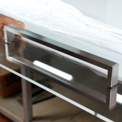 Maniglione per porta scorrvole in plexiglass