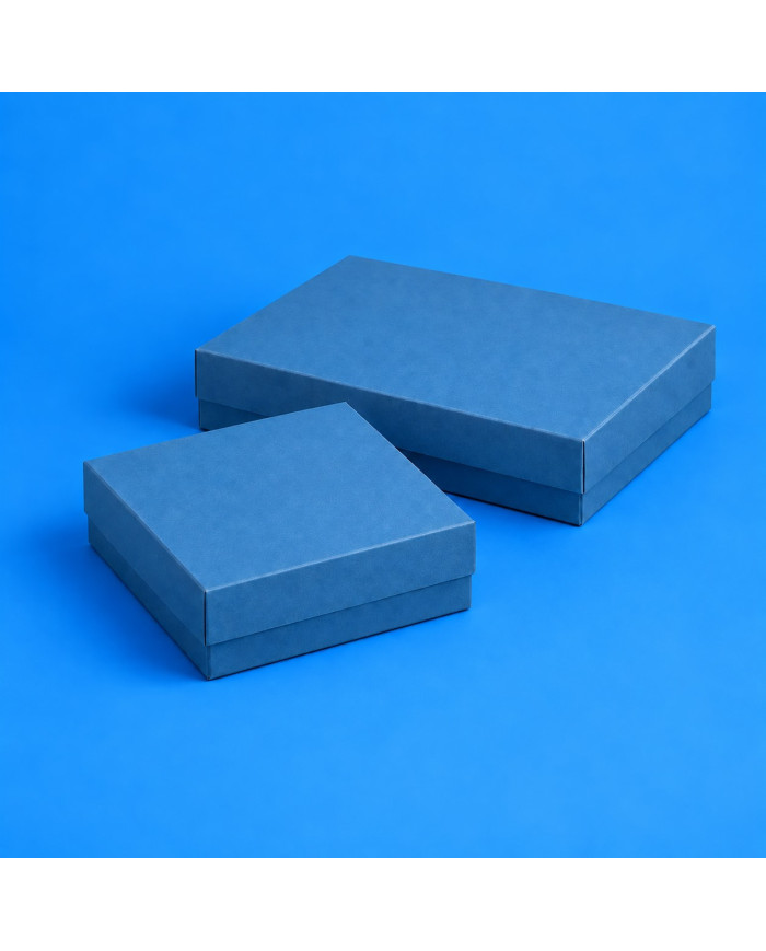 Scatole in cartoncino blu con coperchio nei formati quadrato e rettangolare