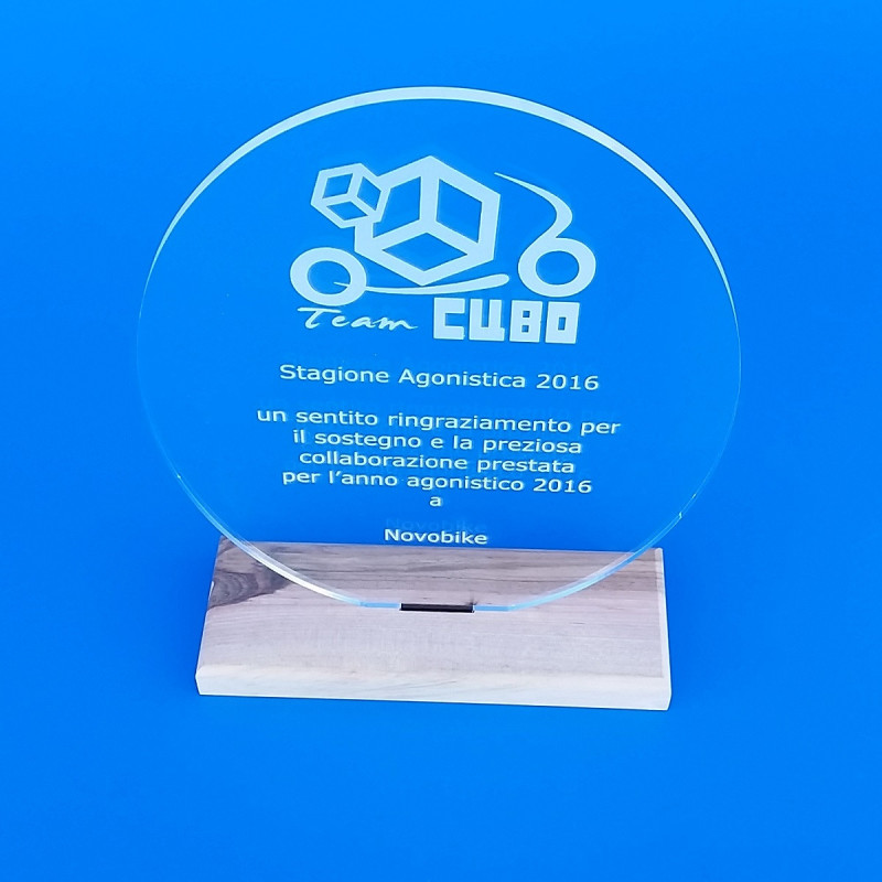 Trofeo in plexiglass e legno personalizzabile