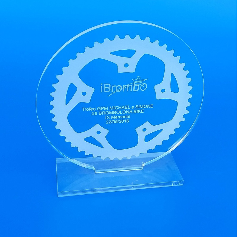 Trofeo in plexiglass personalizzato con incisione laser
