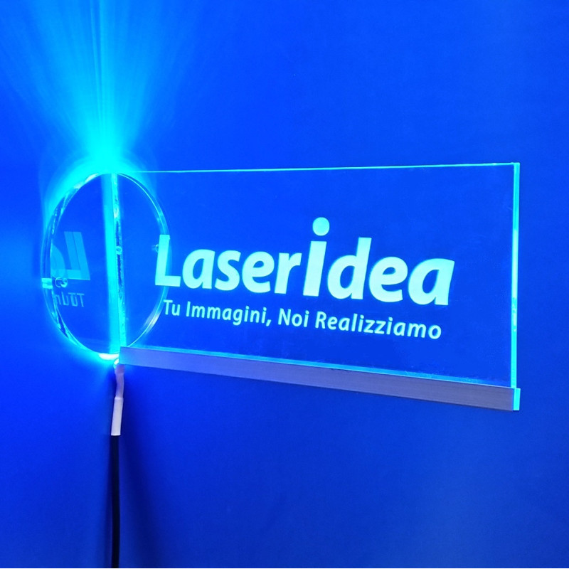 Targhe a bandiera e segnaletica in plexiglas luminose a led