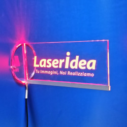 Targhe a bandiera e segnaletica in plexiglas luminose a led