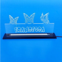 Targa plexiglass a led personalizzata con nome e farfalle