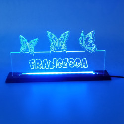 Targa plexiglass a led personalizzata con nome e farfalle