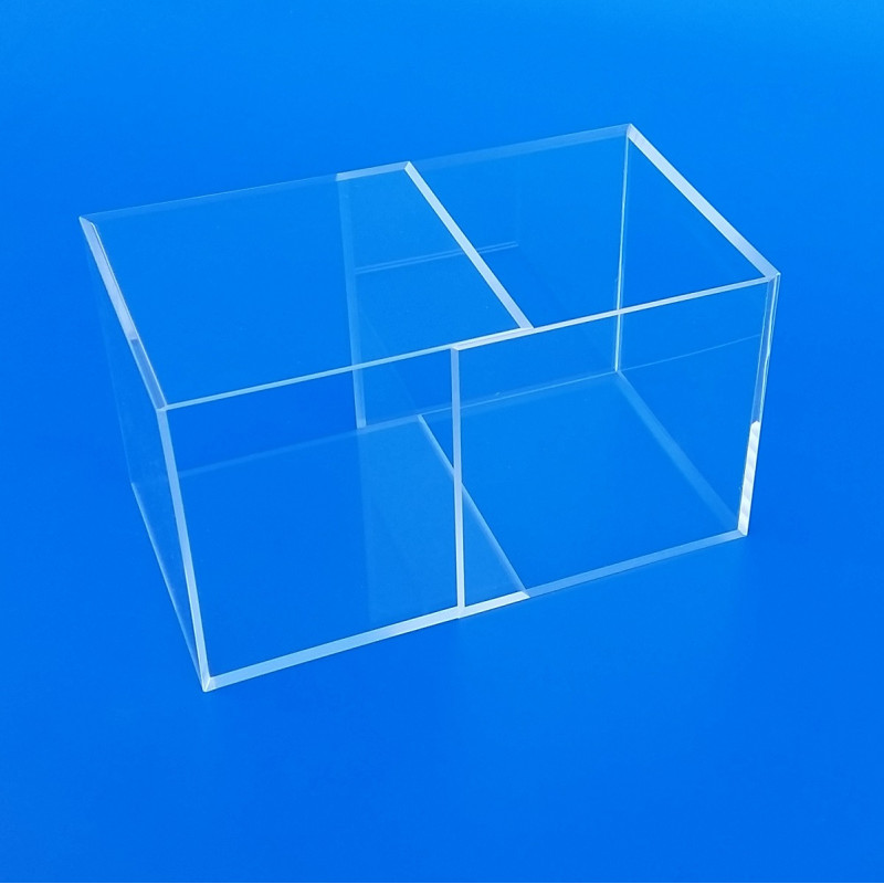 Cubo in plexiglass su misura per esporre articoli