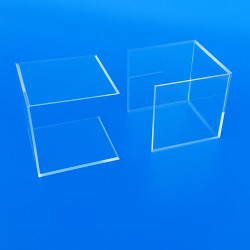 Cubo in plexiglass su misura per esporre articoli