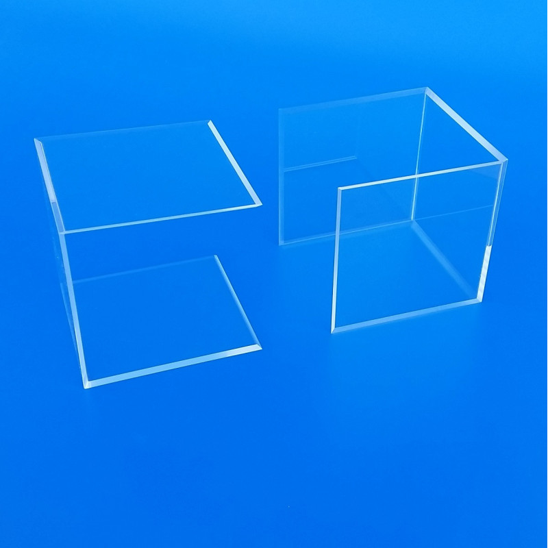 Cubo in plexiglass su misura per esporre articoli