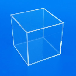 Cubo in plexiglass su misura per esporre articoli