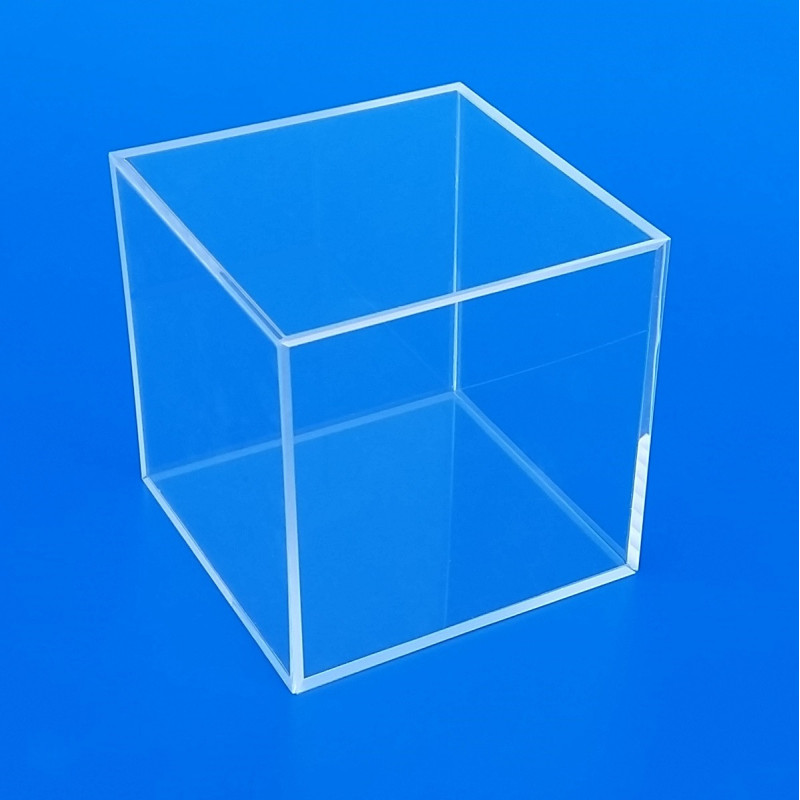 Cubo in plexiglass su misura per esporre articoli
