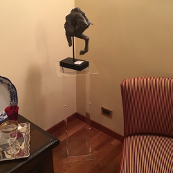 Colonna espositiva economica in plexiglass trasparente
